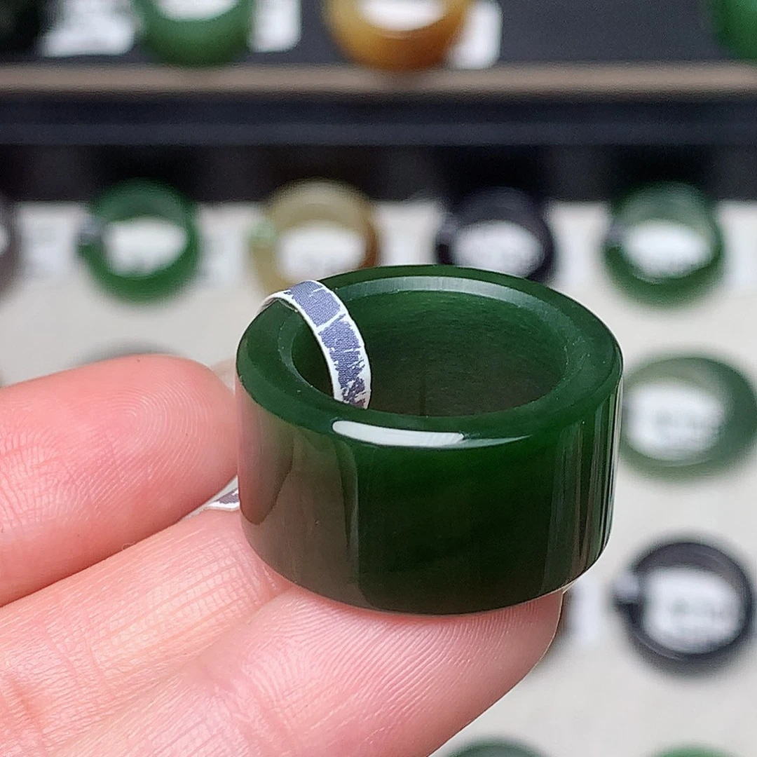 未镶嵌戒指和田玉