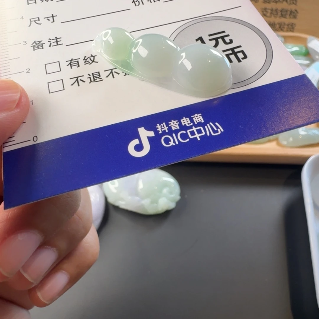 翡翠未镶嵌颈饰颈饰