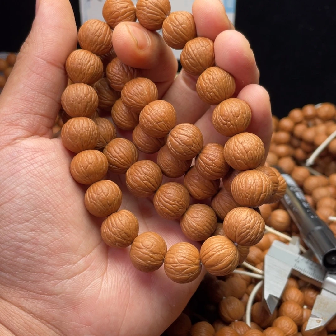 猴头核桃吊坠凤羽