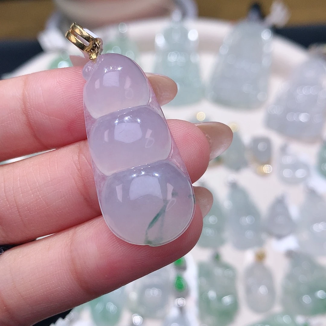 颈饰18K金镶嵌翡翠福豆