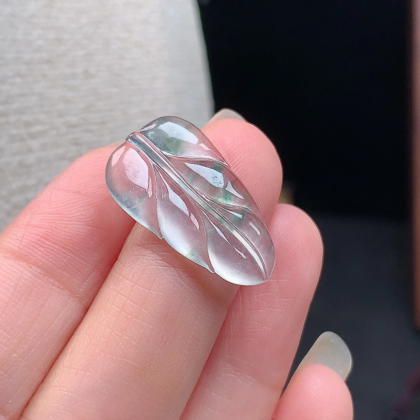 缅甸天然翡翠A货高冰飘花叶子吊坠22.7*13.4*2.6mm