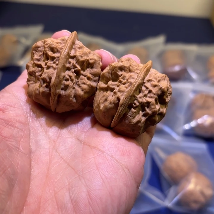 吊坠文玩核桃裂空爪