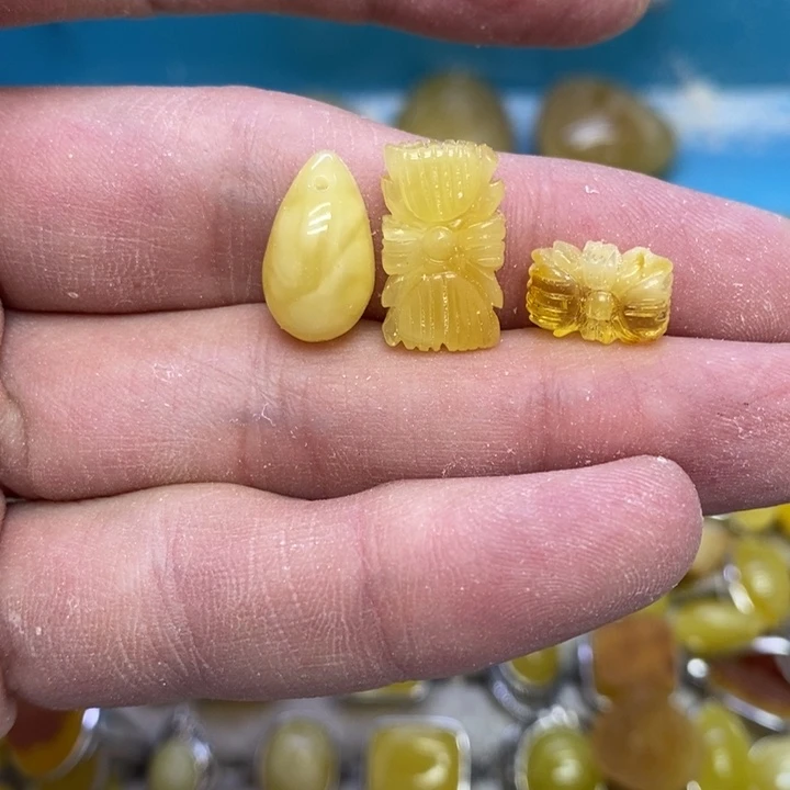 蜜蜡裸石未镶嵌吊坠