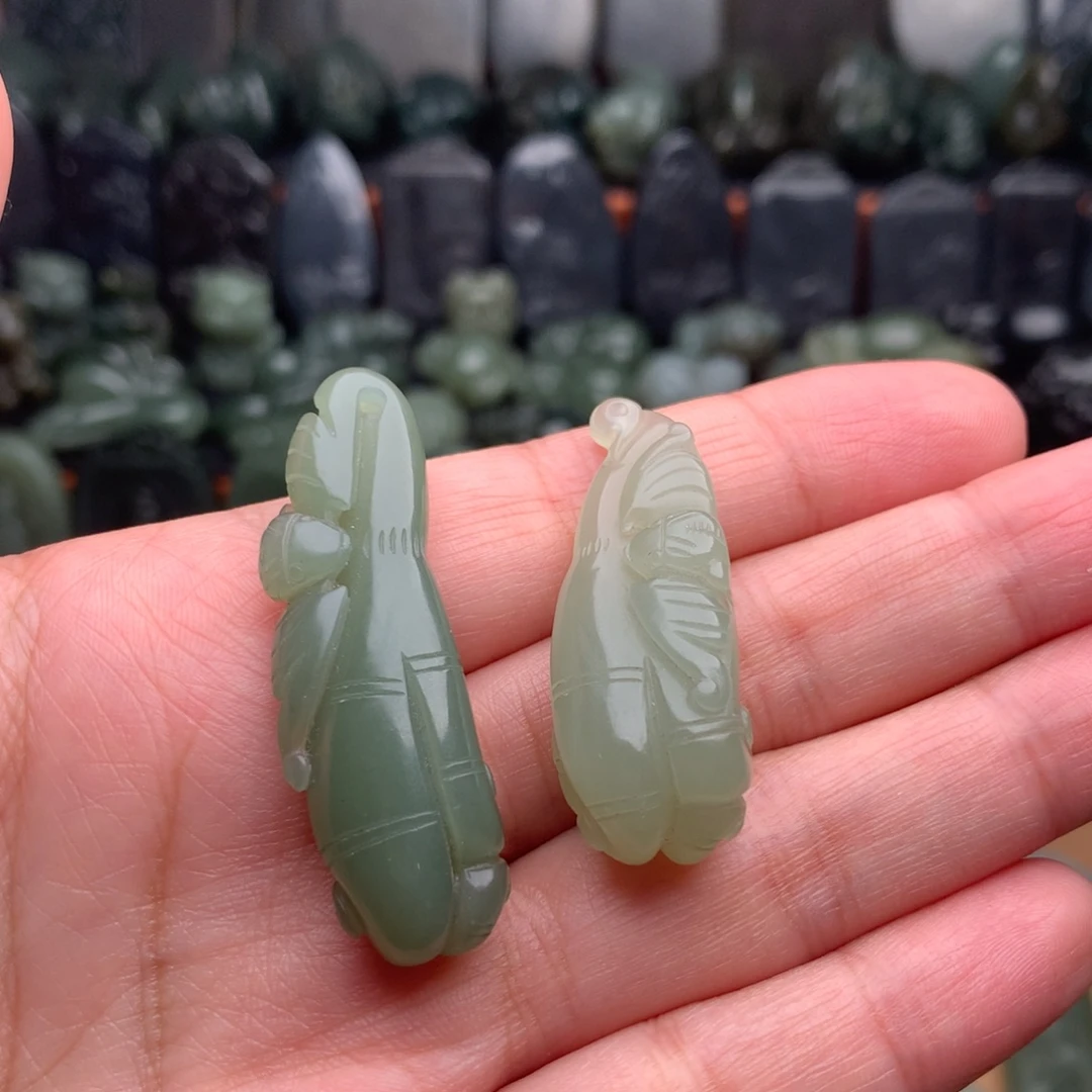 起***和田玉未镶嵌颈饰