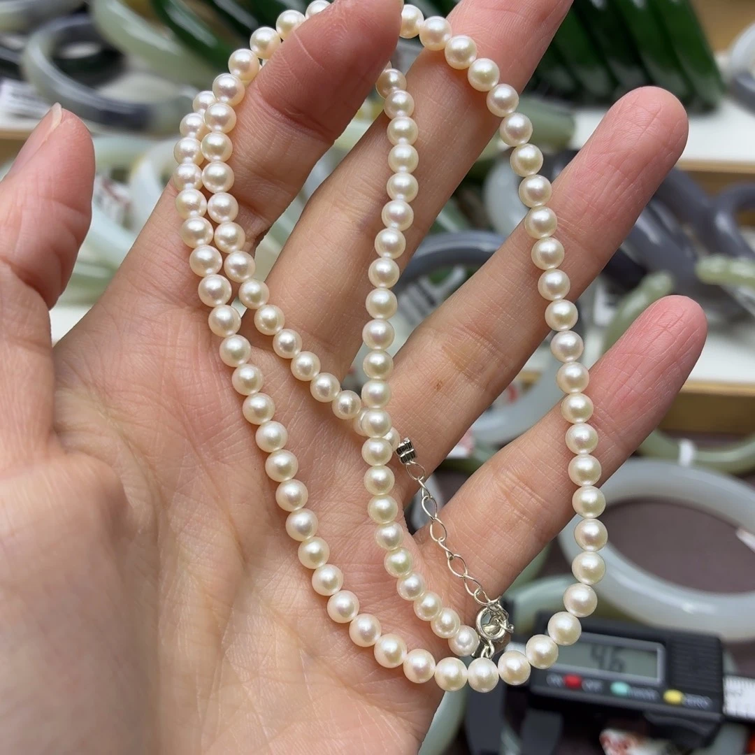 伊***彦和田玉未镶嵌手链