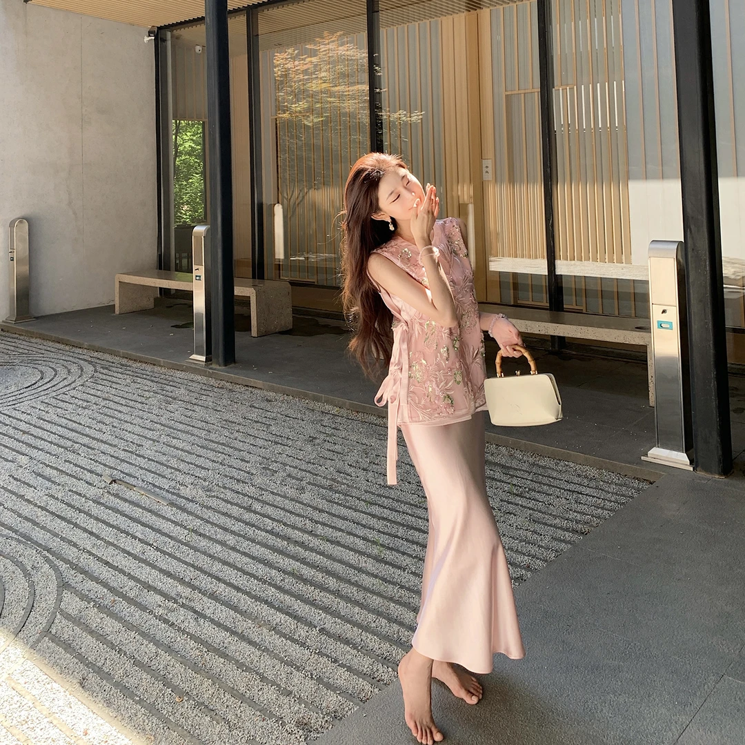 “蜜桃胭脂”柔情似水佳期如梦 一袭粉色重工珠片绣花新中式套装