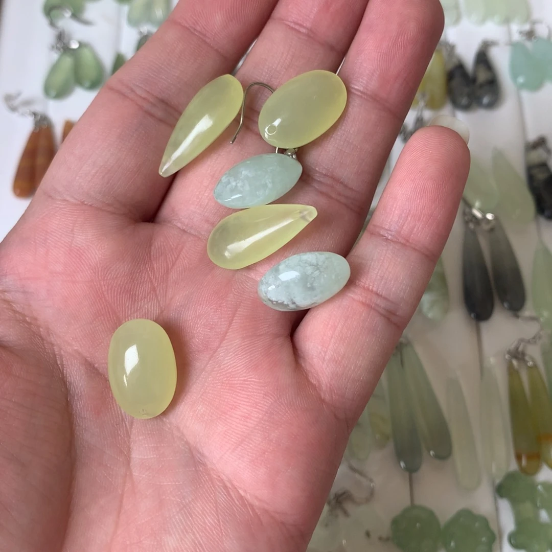 蛇纹石玉耳环未镶嵌?****闻