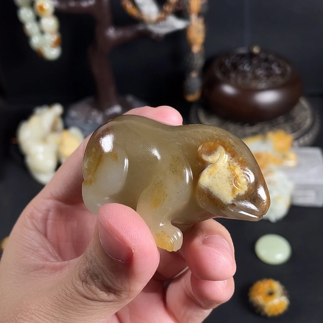 蔚***林和田玉未镶嵌颈饰