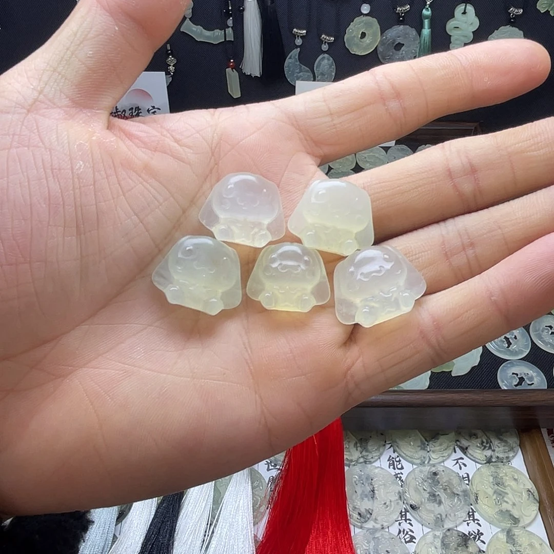 岫玉未镶嵌玉桂狗（包挂手机挂件）