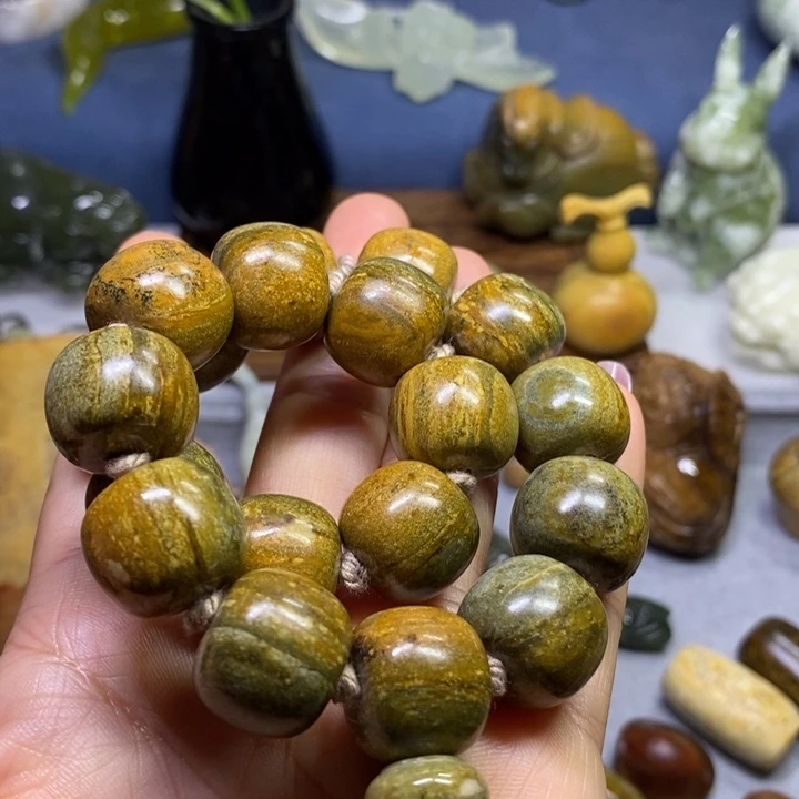 岫岩河磨玉（透闪石质玉）未镶嵌挂件手持卡1.7