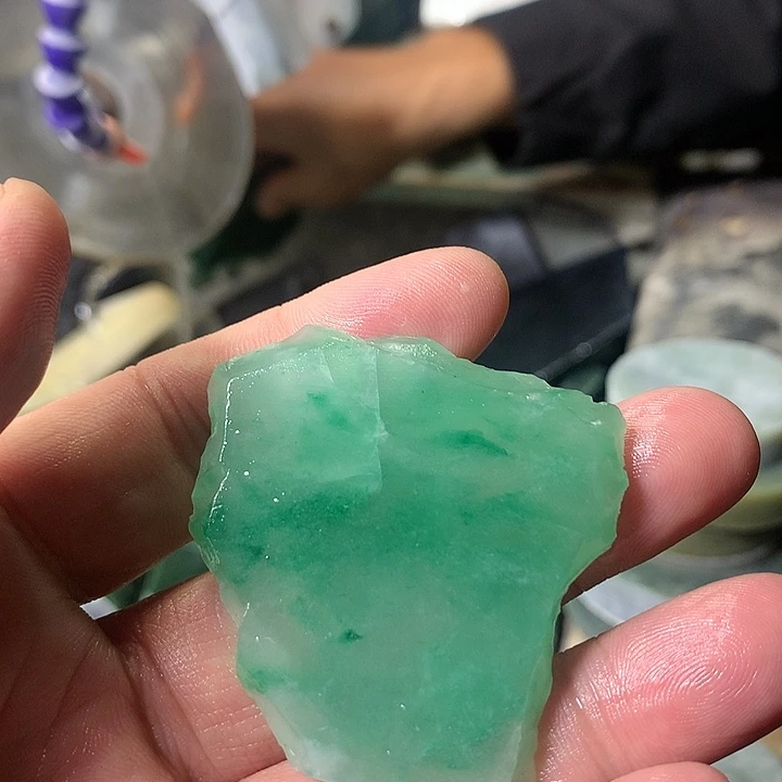 颈饰未镶嵌和田玉（糖玉）