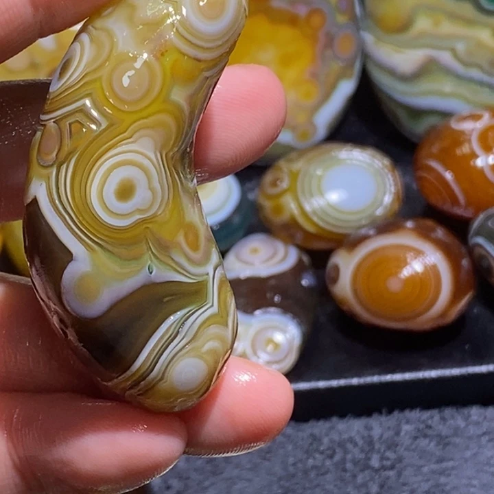 用***0玛瑙/玉髓未镶嵌珠宝奇石