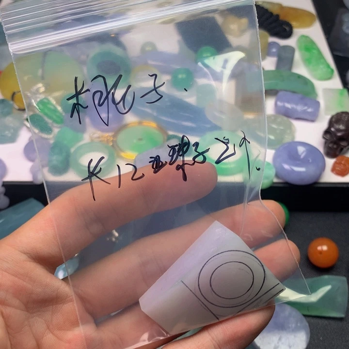 桃***子定制翡翠未镶嵌料子