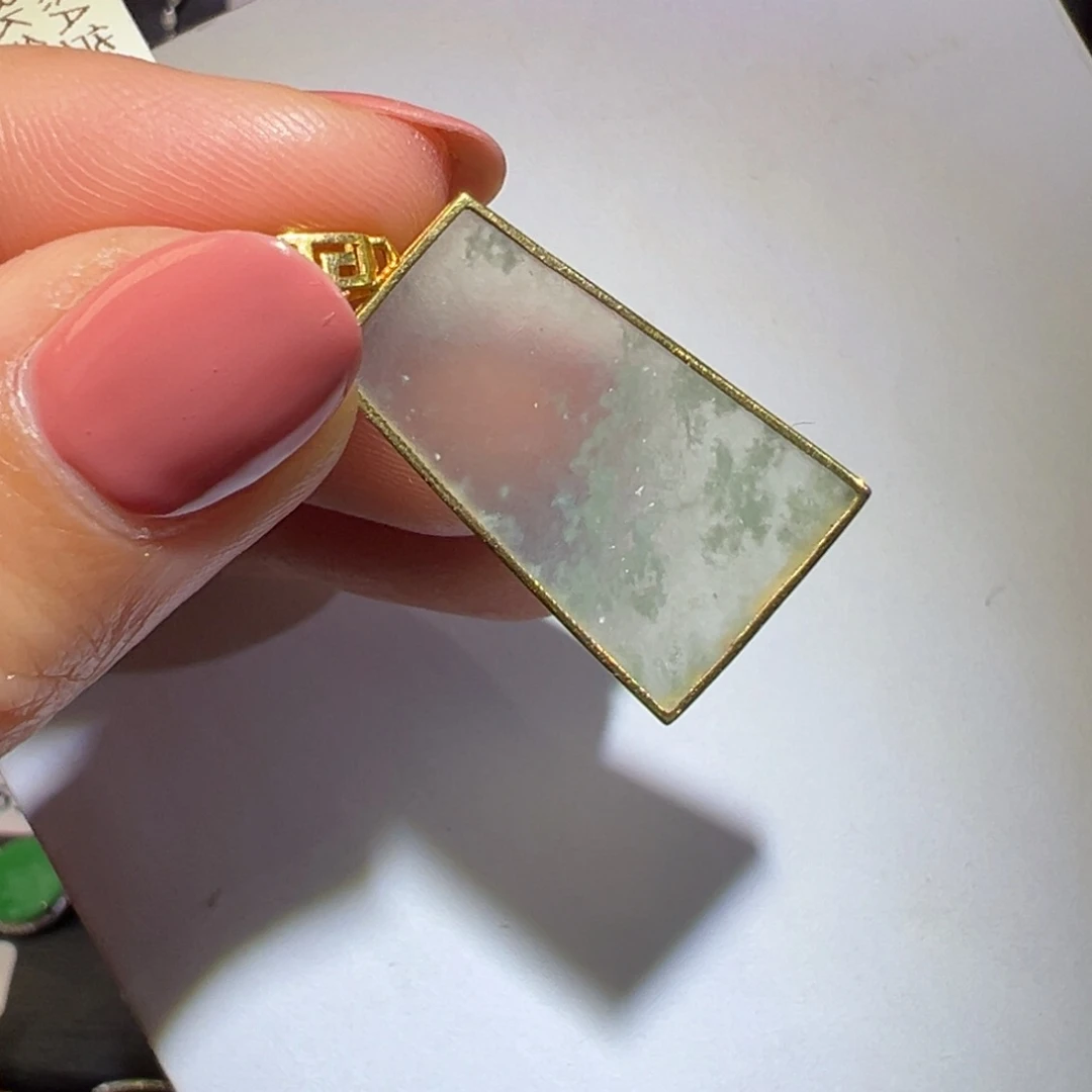 翡翠颈饰18K金镶嵌吊坠