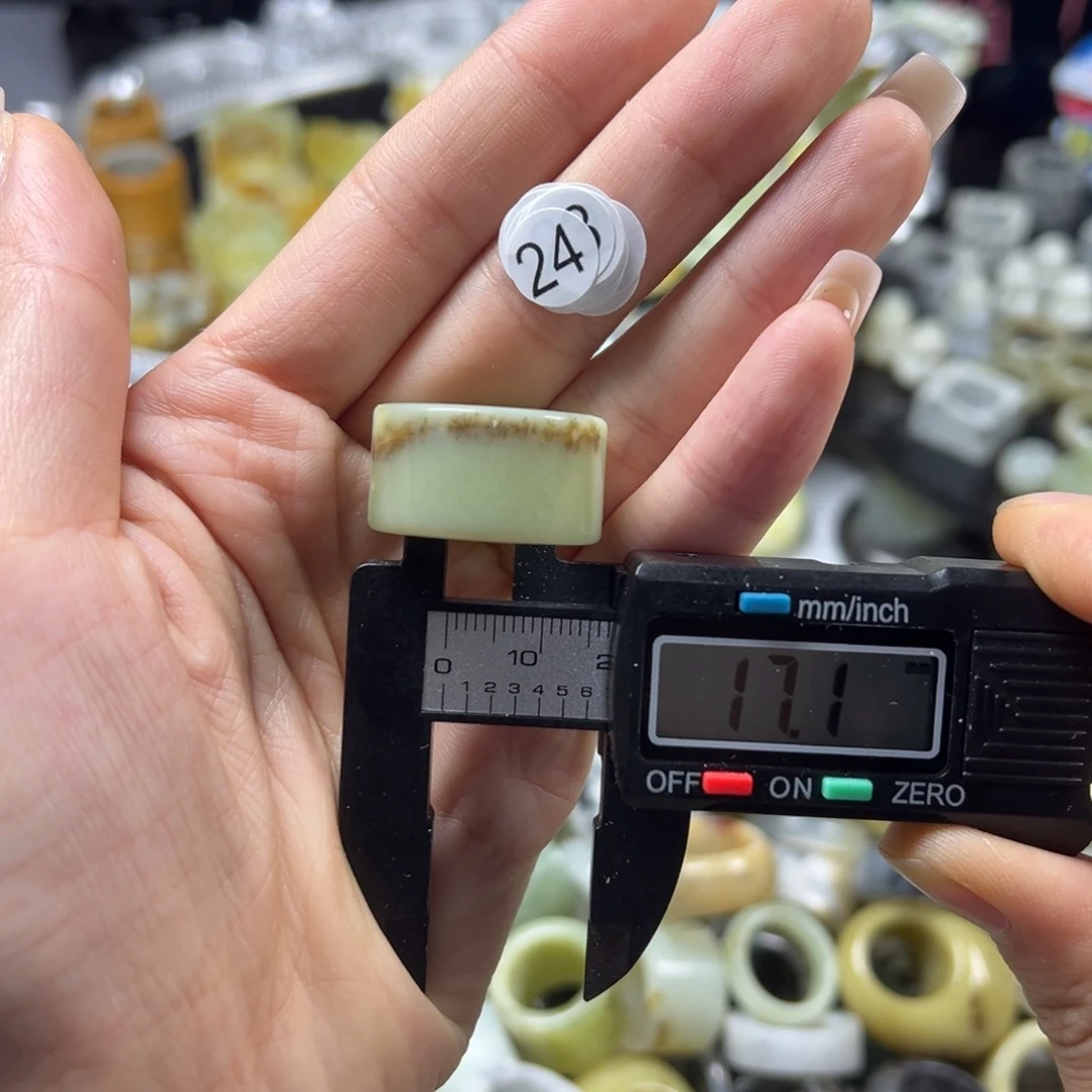 蛇纹石玉未镶嵌戒指