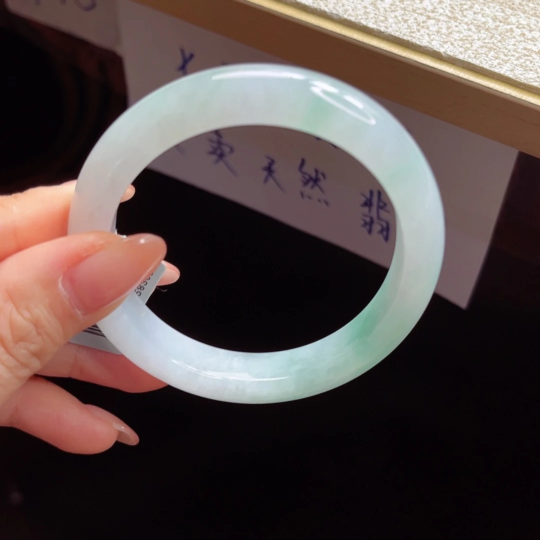 翡翠手镯未镶嵌手镯