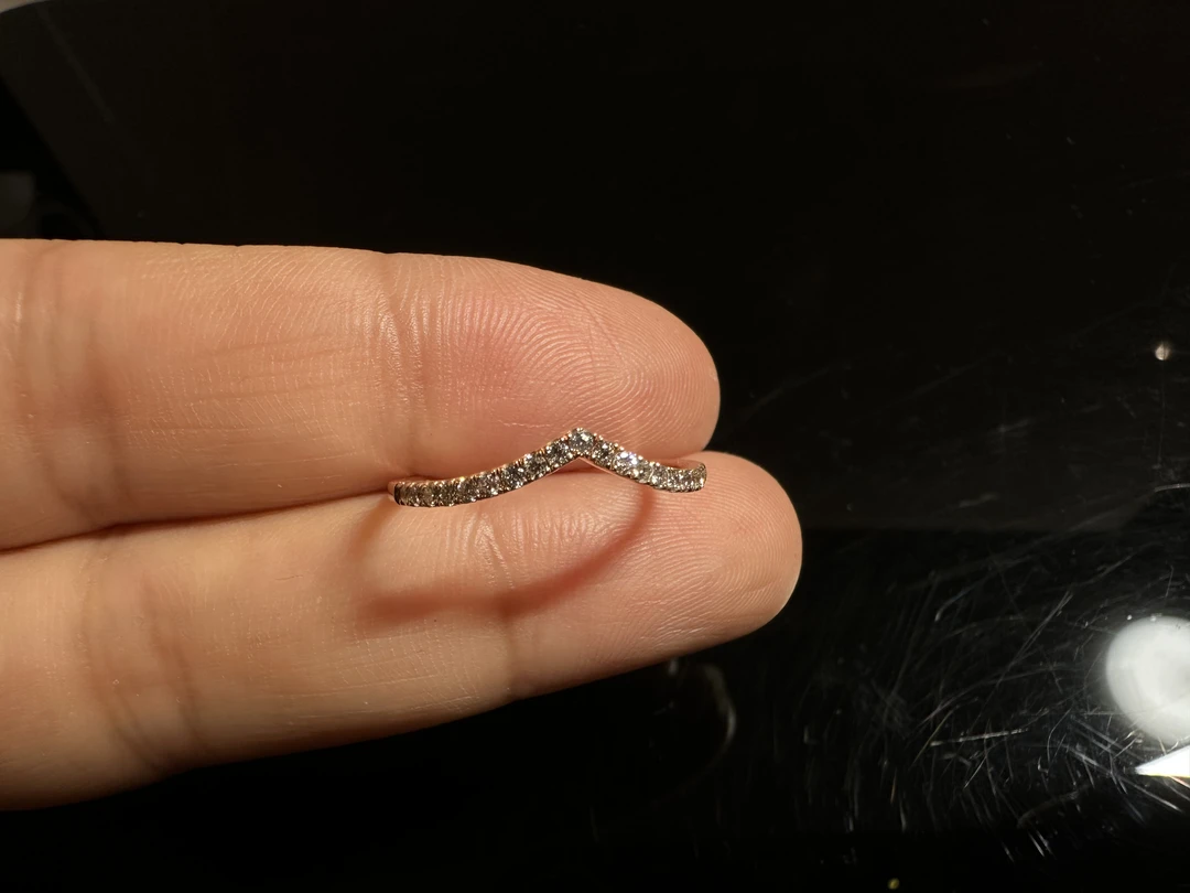 【貞寳館】18K玫瑰金V字形钻石戒指14圈可改