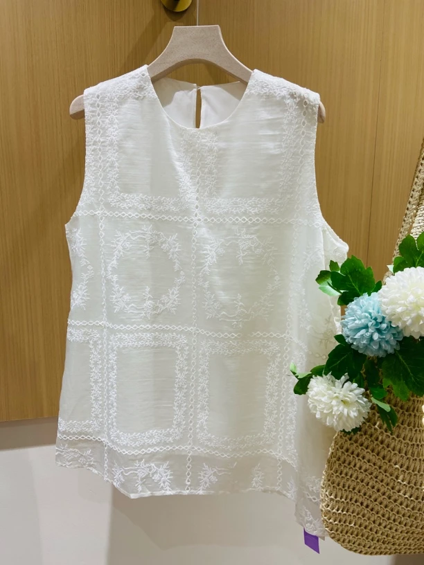 发现美上新～简约钩花镂空无袖小衫宽松气质减龄百搭坎肩背心