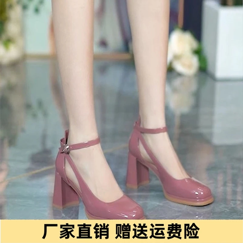 2025春季新款时尚复古百搭一字扣透气带粗跟高跟鞋女浅口漆皮单鞋
