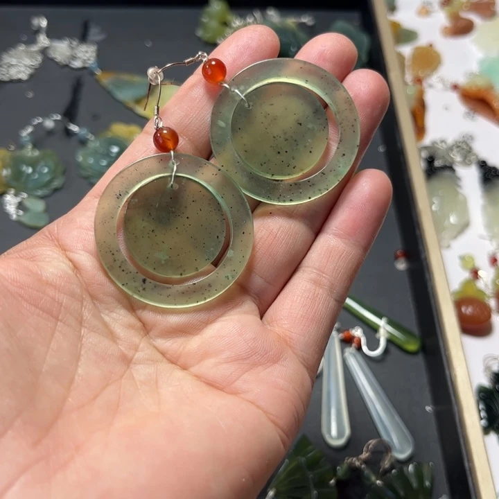 蛇纹石玉合金吊坠