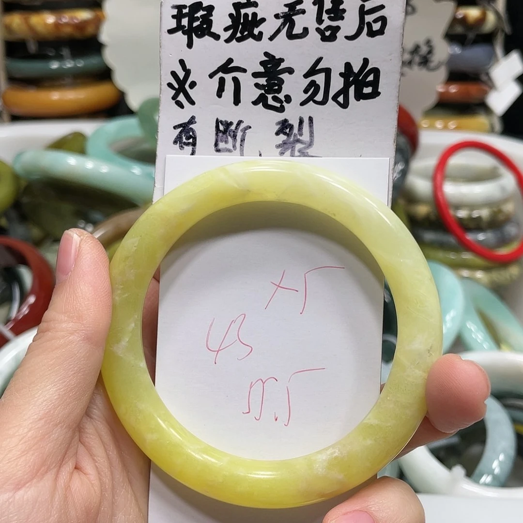 蛇纹石玉手镯未镶嵌