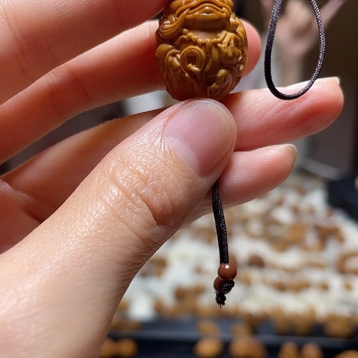 吊坠橄榄核橄榄 金蟾