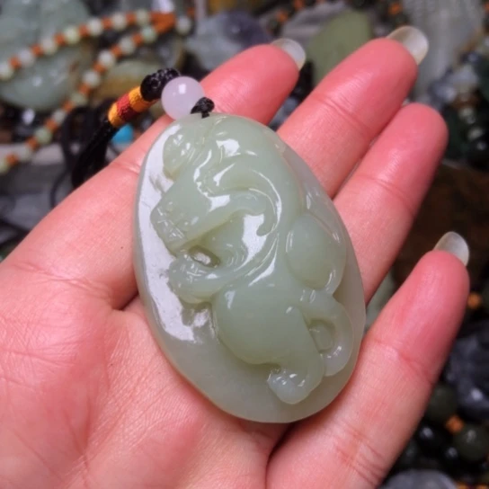 和田玉未镶嵌把件