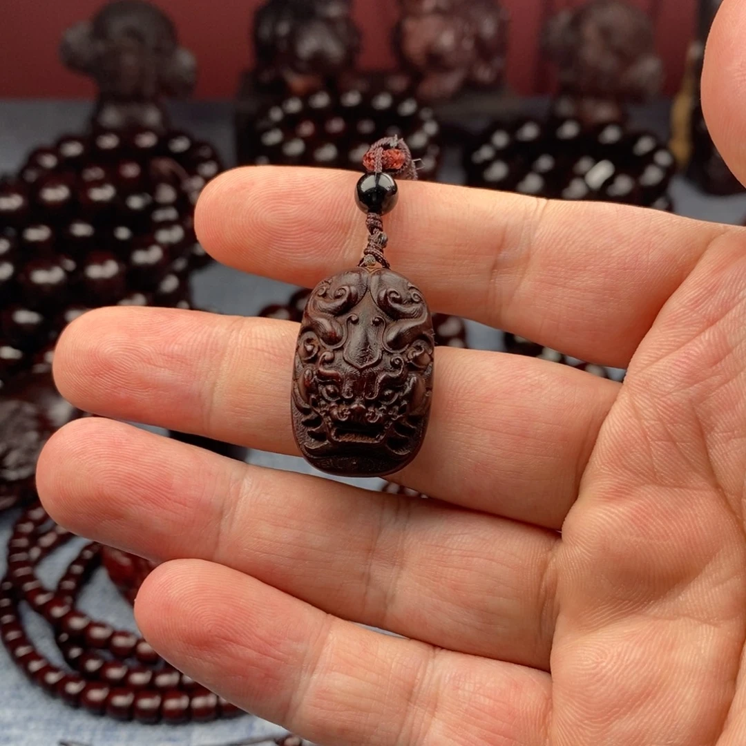 小叶紫檀吊坠貔貅