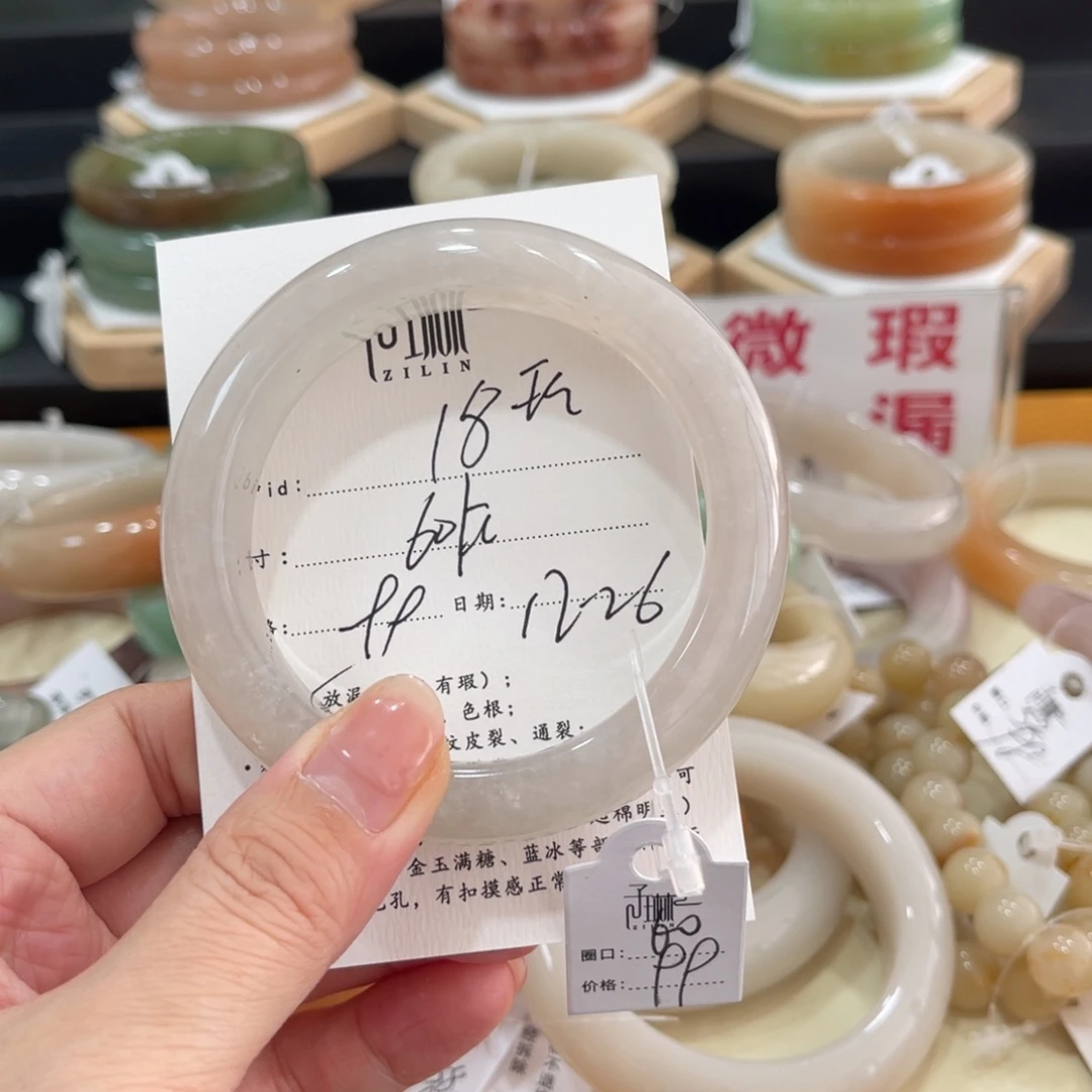 未镶嵌手镯石英质玉