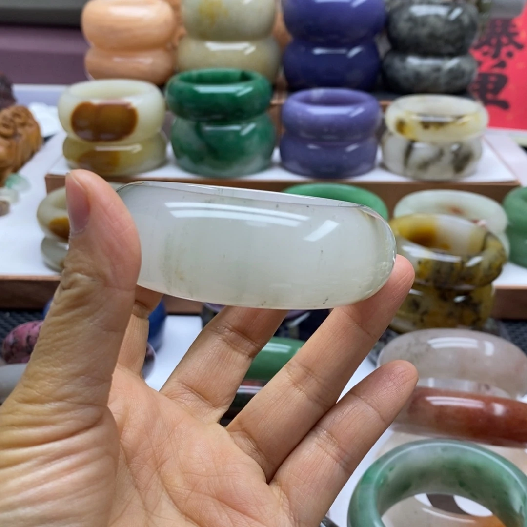 雨***道未镶嵌手镯石英岩玉