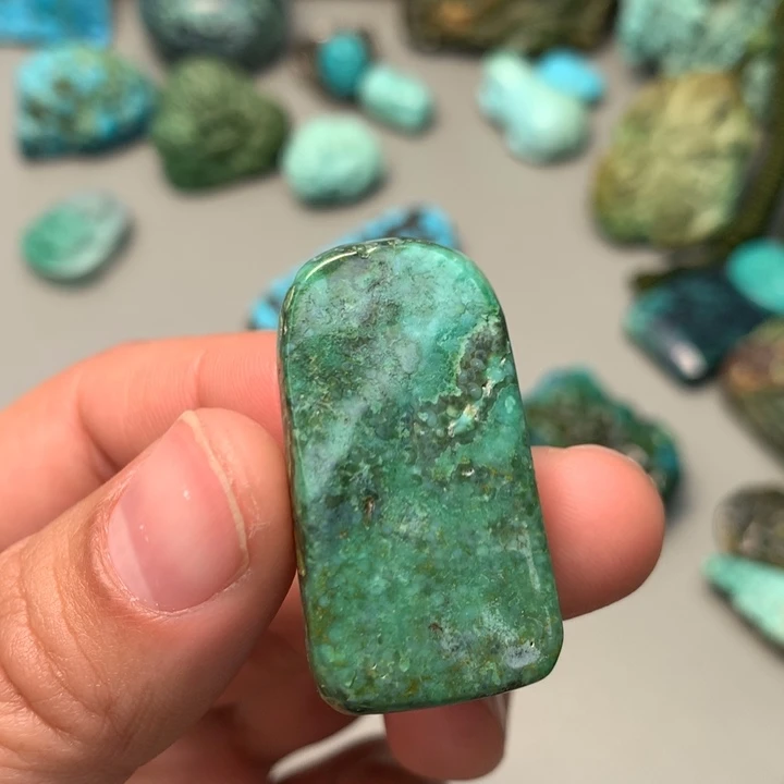 绿松石未镶嵌颈饰