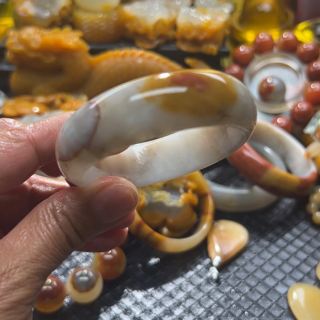 揽***镡石英质玉未镶嵌颈饰