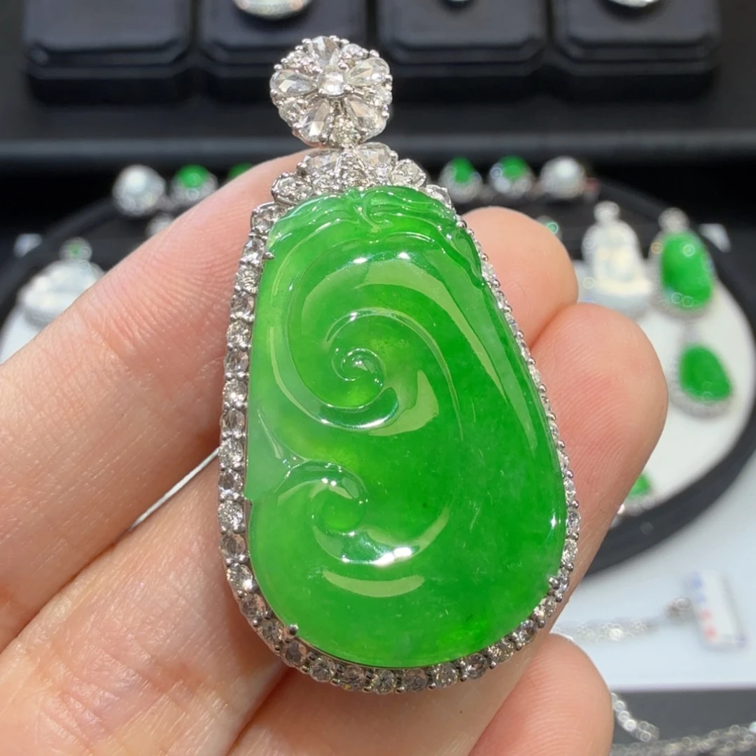 翡翠18K金镶嵌颈饰收到货48小时鉴赏期