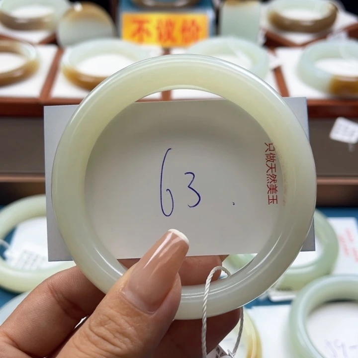和田玉手镯未镶嵌蜀***哥