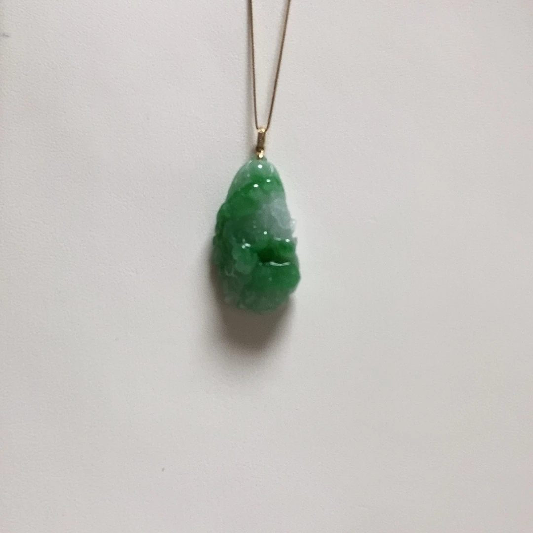 翡翠18K金镶嵌颈饰简单