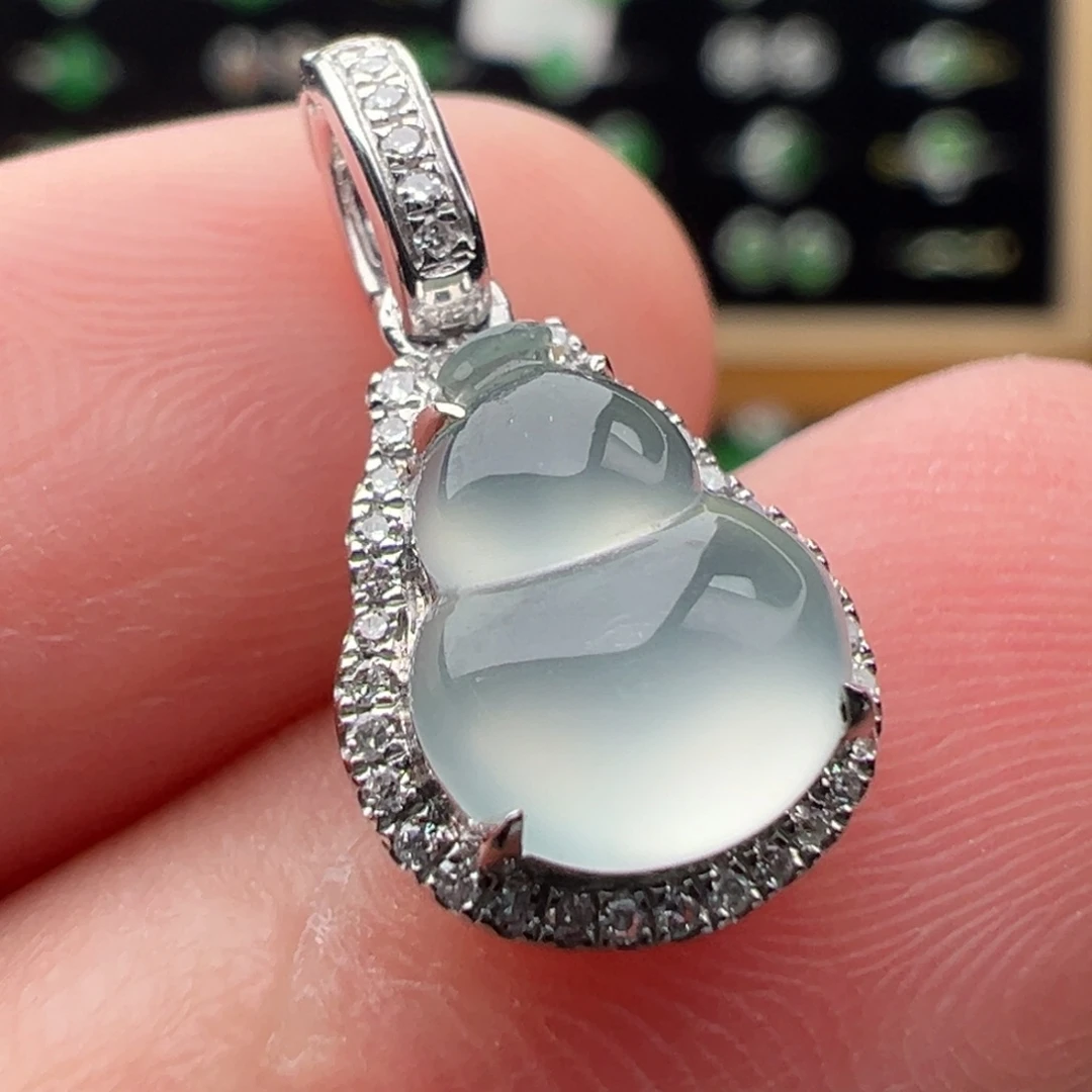 翡翠18K金镶嵌颈饰葫芦9.2