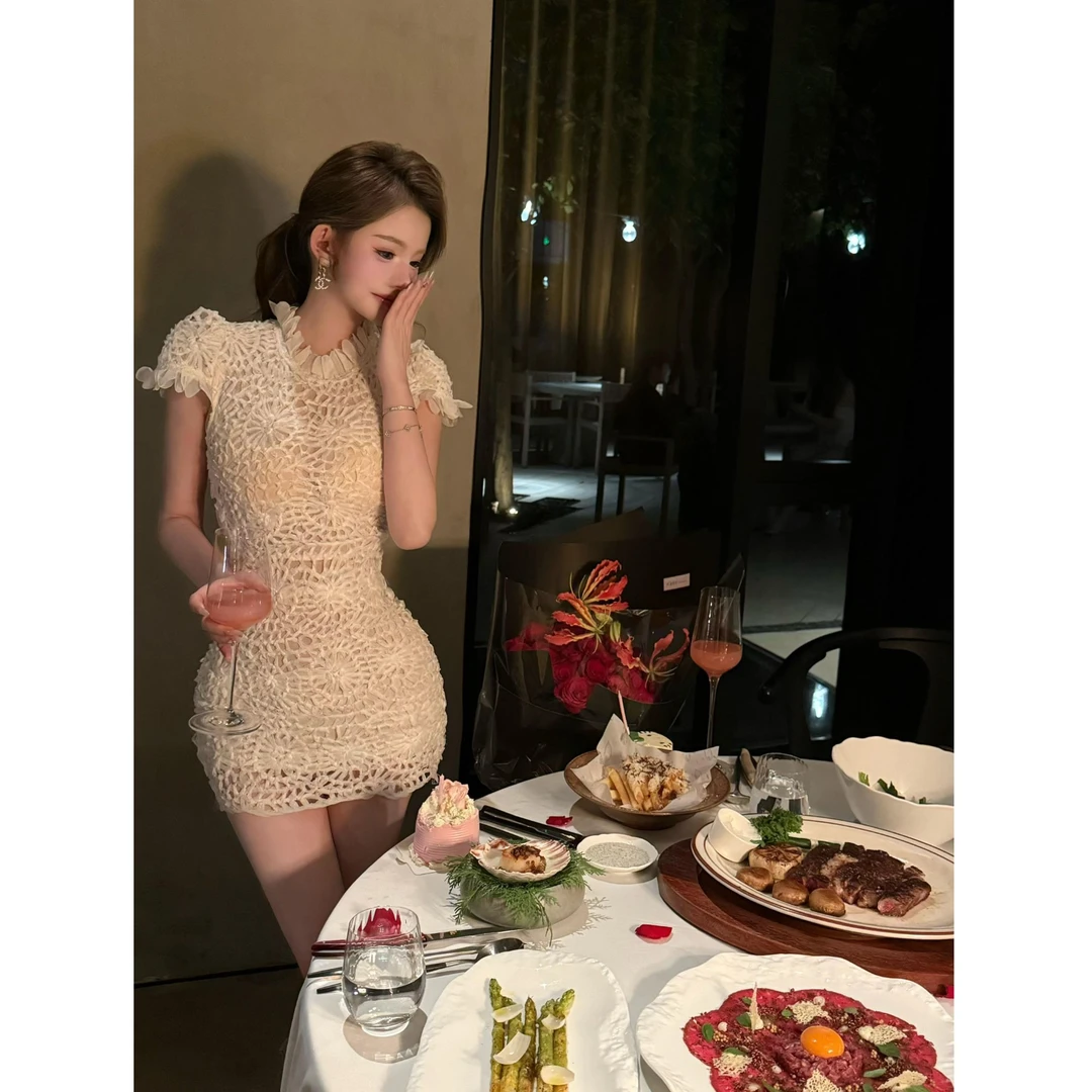 【White Snow】韩系甜美少女2025秋季新款镂空肌理料肤色内衬连衣裙