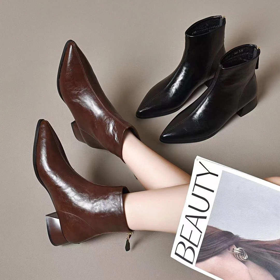真皮中跟小短靴2025新款春秋单靴粗跟冬季加绒软皮尖头棕色女皮鞋