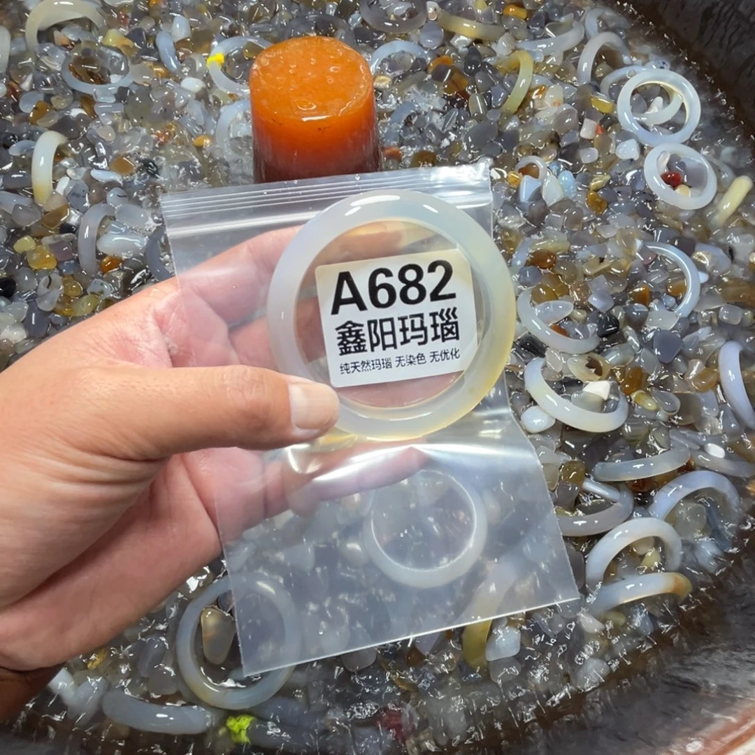 凯***旋玛瑙/玉髓未镶嵌手镯682