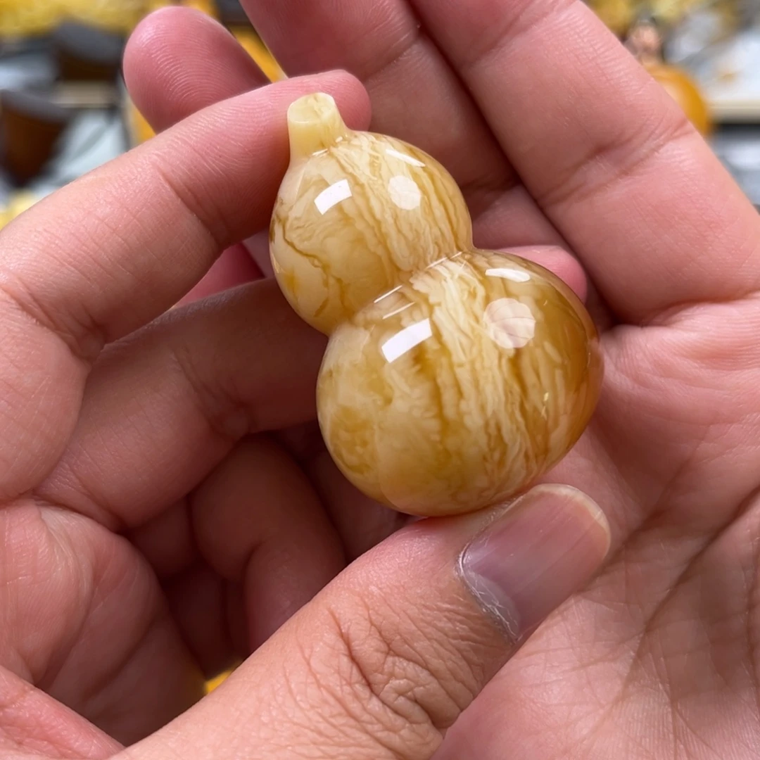 蜜蜡未镶嵌珠宝奇石