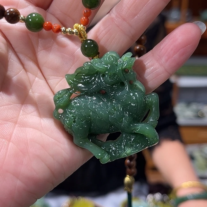 颈饰未镶嵌和田玉（糖玉）