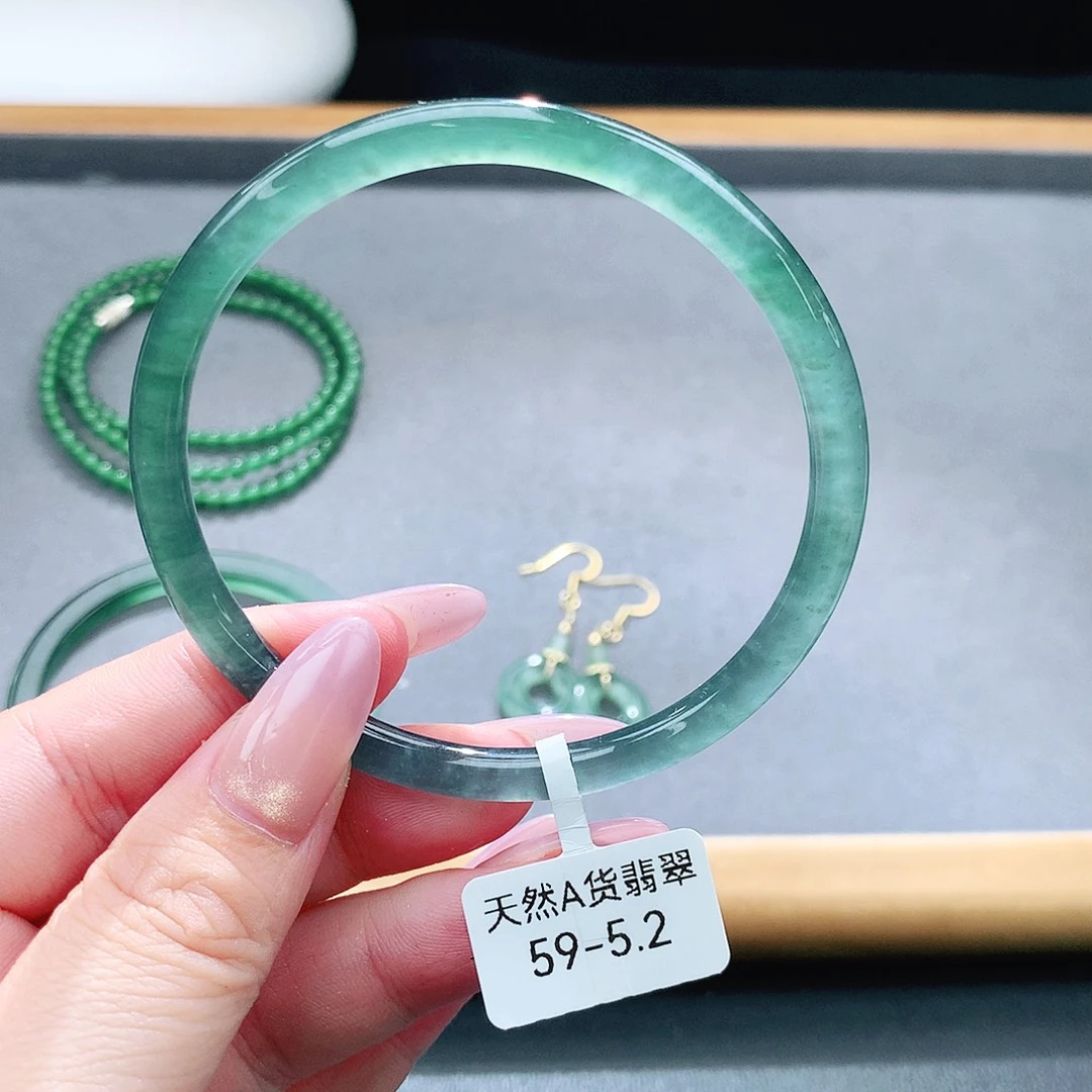 未镶嵌手镯（圆镯）翡翠