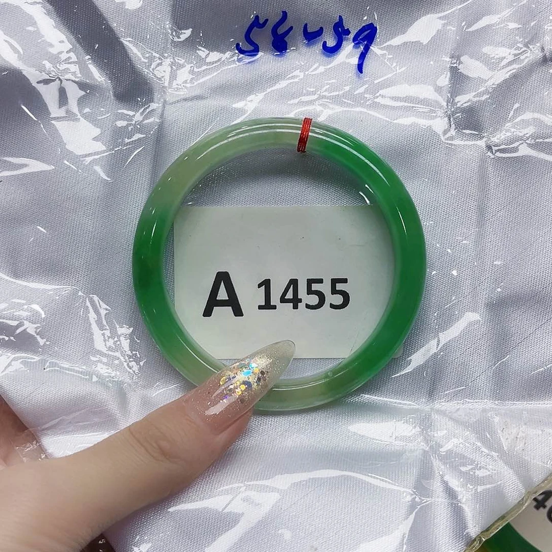 翡翠手镯未镶嵌默认微瑕