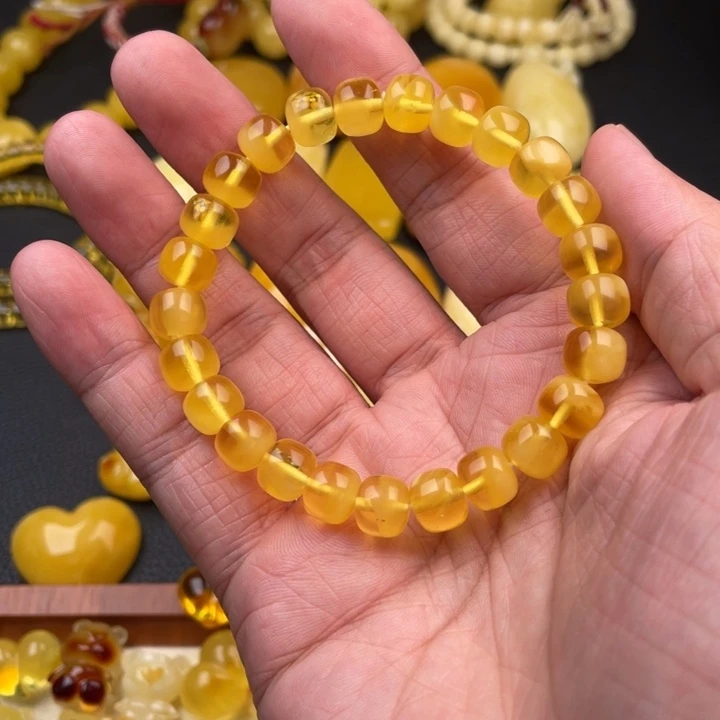 琥珀未镶嵌颈饰如图
