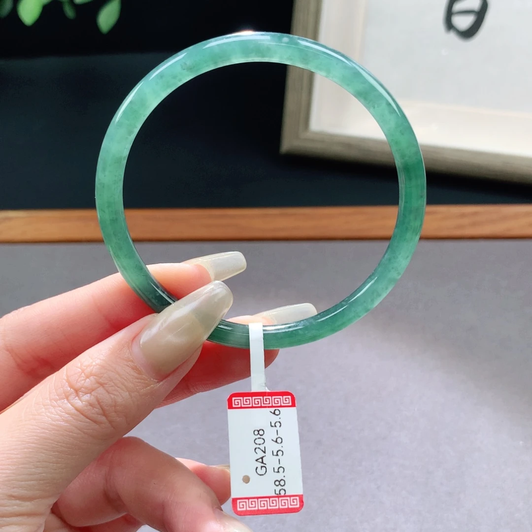 翡翠手镯未镶嵌天然翡翠手镯