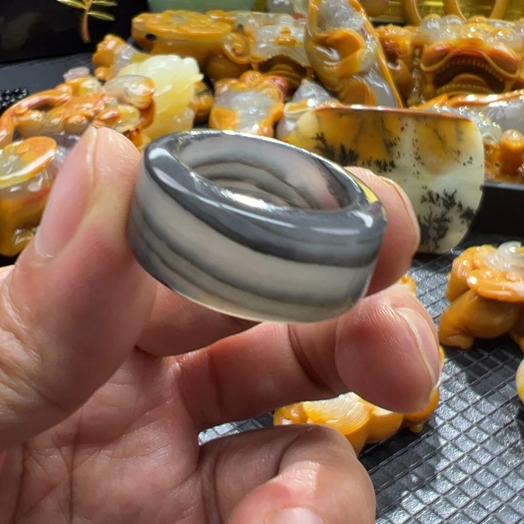 石英质玉未镶嵌颈饰
