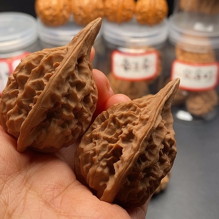 文玩核桃把件红缨枪