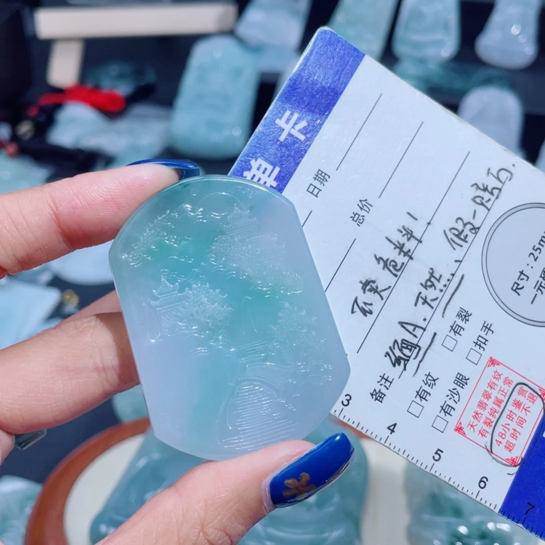 丁***星翡翠未镶嵌颈饰山水