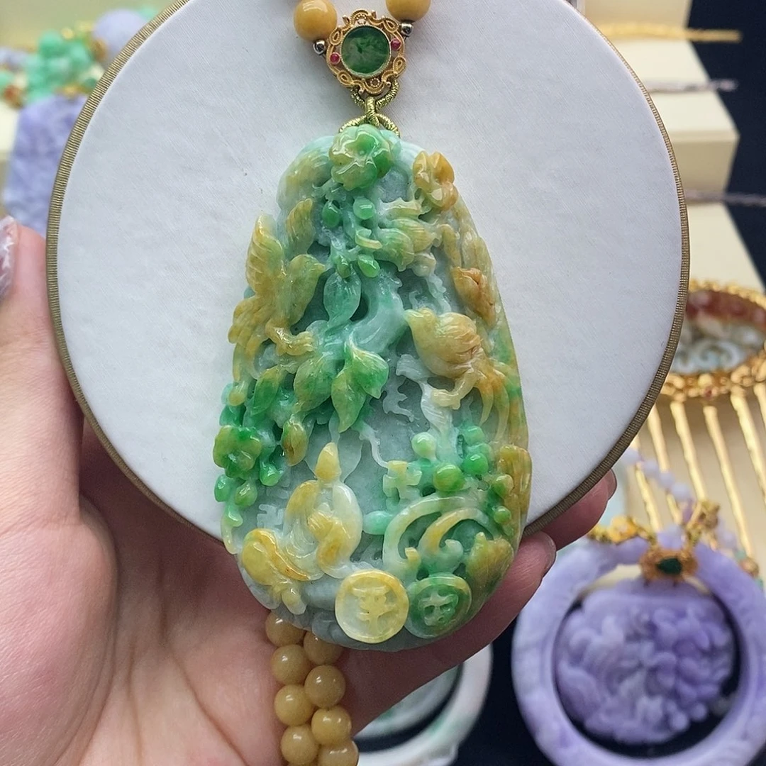 翡翠未镶嵌吊坠(赠链)