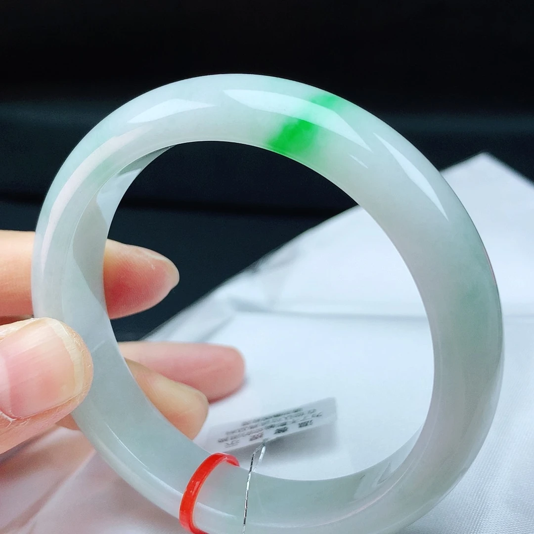 翡翠手镯未镶嵌56圈